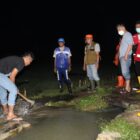 Curah Hujan Tinggi, Antisipasi Banjir, Kapolsek Ciruas Sembangi Rumah Warga
