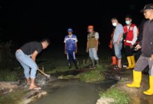 Curah Hujan Tinggi, Antisipasi Banjir, Kapolsek Ciruas Sembangi Rumah Warga
