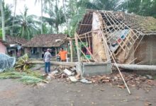6 RUMAH HANCUR PORAK PORANDA DI TERJANG ANGIN PUTING BELIUNG