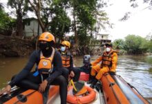 Basarnas Kerahkan Personil Untuk Evakuasi Warga Di Beberapa Titik Banjir Jatabek