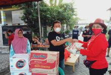 Bantuan baksos kepada warga perum villa Tomang baru 1 yang terkena banjir 1.5 meter.