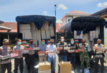 Beacukai Teluk Bayur bersinergi dengan Polres Kota Payakumbuh memberantas mengamankan 305 karton