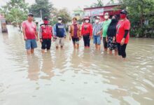Sekitar panjang 500 meter, kedalam 1 hingga sampai 1,5 meter di tenggelamkan oleh banjir di Jalan Gelamjaya