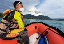 PENCARIAN TERHADAP KORBAN YANG TERSERET ARUS DI PERAIRAN PELABUHAN RATU DILANJUTKAN ESOK HARI