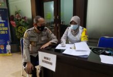 Jaga Imunitas Tubuh, Personil Bidhumas Polda Banten Laksanakan Vaksinasi