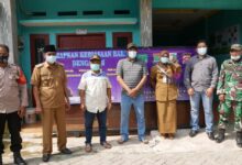 KUNJUNGAN KERJA KEPALA DESA SUKAMANH KE POSKO PPKM DI PERUM PERMATA