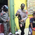 Polres Cilgon bersama Pol.PP menertibkan pedagang yang menjual miras