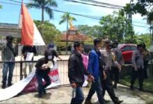 Masa Aksi Di Gedung TNUK Banten Terobos Masuk Lompat Gerbang