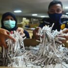 Industri SKT sebenarnya bukan buruh saja, tetapi juga usaha kecil lainnya yang menyediakan