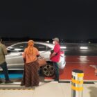 Buronan Kejari Botang di tangkap Kasi Intelejen Kejaksaan Negeri Kota Tangerang dan Kajagung di Bandara Sutta.