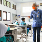 Gubernur Jawa Tengah Ganjar Pranowo memeriksa sejumlah sekolah di Kota Salatiga