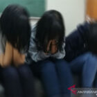 AE (24), warga Desa Cengkong, Kecamatan Purwasari, Kabupaten Karawang, Jawa Barat