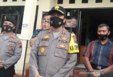 Seorang Imam Musholah di tusuk sama tetangga, Pasti hukum berat.