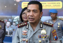 Sekarang pihak aparat berutal, yang bersenjatah menembak yang punya senjata,