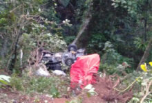 Satu unit mobil pikap L300 bernopol BH 8629 DI, yang mengangkut sayur mayur masuk jurang di kelok Sago