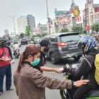 Indahnya Berbagi, berkolaborasi REPDEM dan PAC Serut PDI Perjuangan Bagi takjil