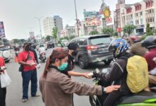 Indahnya Berbagi, berkolaborasi REPDEM dan PAC Serut PDI Perjuangan Bagi takjil