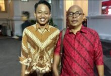 Nurul Romsah balon kades ini lebih suka door Tu dor mendatangi calon pemilihnya.