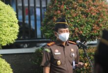 Kepala Kejaksaan Negeri Kota Tangerang cek personil dalam Apel Pagi.
