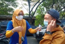 Kepala Desa Karet mengajak mutus matarantai penyebaran Covid-19 bersama-sama.