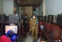 Langgar PPKM Mikr, Satpol PP Cibodas Sita Perangkat Warnet Game Online.