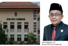 Ketua DPRD Kota Tangerang Gatot Wibowo, S.IP Rapat Paripurna DPRD Kota Tangerang dengan agenda Penetapan Raperda