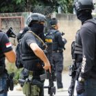 Oknum Ustat di tangkap oleh Detasemen Khusus (Densus) 88 Antiteror Polri di duga penangkapan