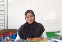 Mereka mau mengadu kemana, sedangkan yang baut aturan Pemerintah, bukan Guru SD,