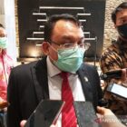 Saleh Partaonan Daulay dari Fraksi PAN Anggota DPR-RI menilai, bahwa memberikan aturan pada Rakyat harus di barangi