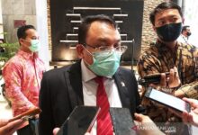 Saleh Partaonan Daulay dari Fraksi PAN Anggota DPR-RI menilai, bahwa memberikan aturan pada Rakyat harus di barangi