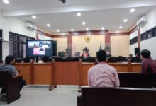 Mustopa Kamal anak haram menerima uang panas 20 juta. Kasus mavia tanah cipondoh