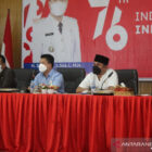 Bupati Sambas, meminta pada perusahaan sawit, agar ada partisivasi bangun jalan rusak