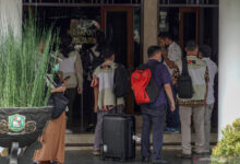 Komisi Pemberantas Korupsi (KPK) telah mengaledah Rumah Bupati Banjanegara Jawa Tengah, tadi siang