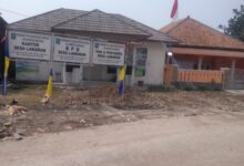 Asik-asik main judi, 4 orang di tangkap lagi di kantor Desa Lamaran Binuangen.