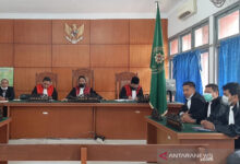 Delapan terdakwa narkoba dengan barang bukti 201 kilogram lolos dari hukuman mati setelah majelis hakim