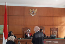 Delapan terdakwa narkoba dengan barang bukti 201 kilogram lolos dari hukuman mati setelah majelis hakim Pengadilan Negeri, dijatuhkan vonis 18 tahun