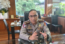 Sampai-sampai perokok juga di kenakan sanksi saat berkendara oleh Direktur Lalu Lintas