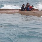 KAPAL NELAYAN TERBALIK DI PERAIRAN PULAU DAMAR, ENAM ABK SELAMAT DAN EMPAT ABK DALAM PENCARIAN TIM SAR GABUNGAN