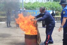 Lapas Kelas IIA Cilegon Bersama Damkar Gelar Simulasi Pencegahan dan penanganan dini bencana kebakaran