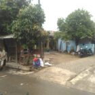 Seorang penjual ES goyang sebut saja Sarwono dari Klaten menjualan es goyang di kawakasan Akong