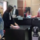 Majelis hakim keluarkan penetapan penahann WNA Malaysia. Jaksa penuntut umum hanya tertunduk lesu