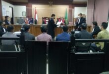 7, WNA India melanggar Prokes di sidang maraton. JPU menuntut 1 tahun denda 100 juta.