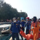 TIM SAR GABUNGAN TEMUKAN KORBAN KM ELANG LAUT DI PERAIRAN PULAU LANCANG