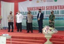 Kapolresta Tangerang Dampingi Wakapolda Banten Dalam Gelar Vaksinasi Merdeka di Ponpes Riyadhul Janah – Kresek