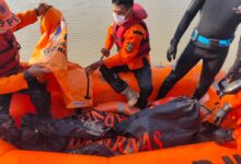 TIM SAR GABUNGAN TEMUKAN BOCAH PEREMPUAN YANG TENGGELAM DI DANAU GALIAN PASIR KEMIRI DALAM KEADAAN MENINGGAL DUNIA
