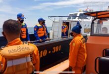 ALAT UTAMA SAR GABUNGAN DIKERAHKAN GUNA MELAKUKAN PENCARIAN TERHADAP TIGA KORBAN KAPAL TERBALIK DI KEPULAUAN SERIBU