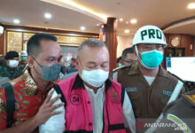 Para penjabat Daerah  mulai di perangi. Alex Noerdin, tersangka dugaan tindak pidana korupsi