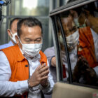 Eks Kabiro umum Kementrian sosial Adi Wahyono, sekarang lagi di eksekusi oleh KPK ke lapas