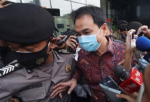 Azis Syamsuddin Komisi Pemberantasan Korupsi (KPK) meminta Wakil Ketua DPR RI agar kooperatif