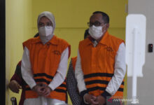 Hasn Aminuddin bersama istrinya sekongkol untuk memperkaya diri sendiri, berarti Bupati Puput